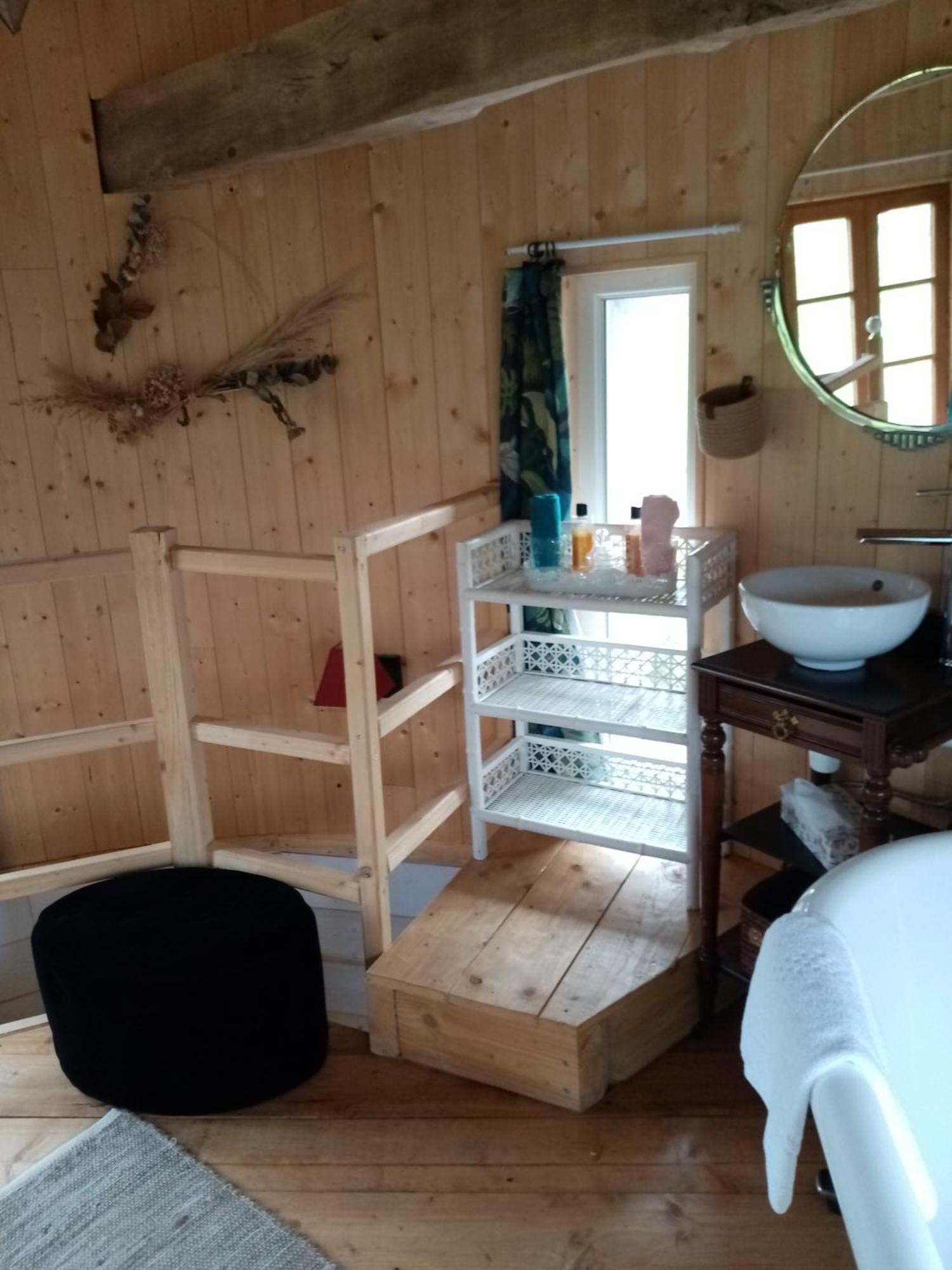 La Tour De Ver Gite Atypique Possibilite Table D'Hotes Sur Reservation Luaran gambar