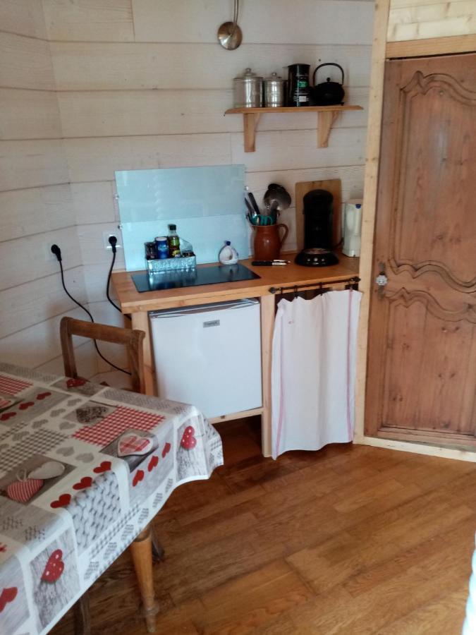 La Tour De Ver Gite Atypique Possibilite Table D'Hotes Sur Reservation Luaran gambar