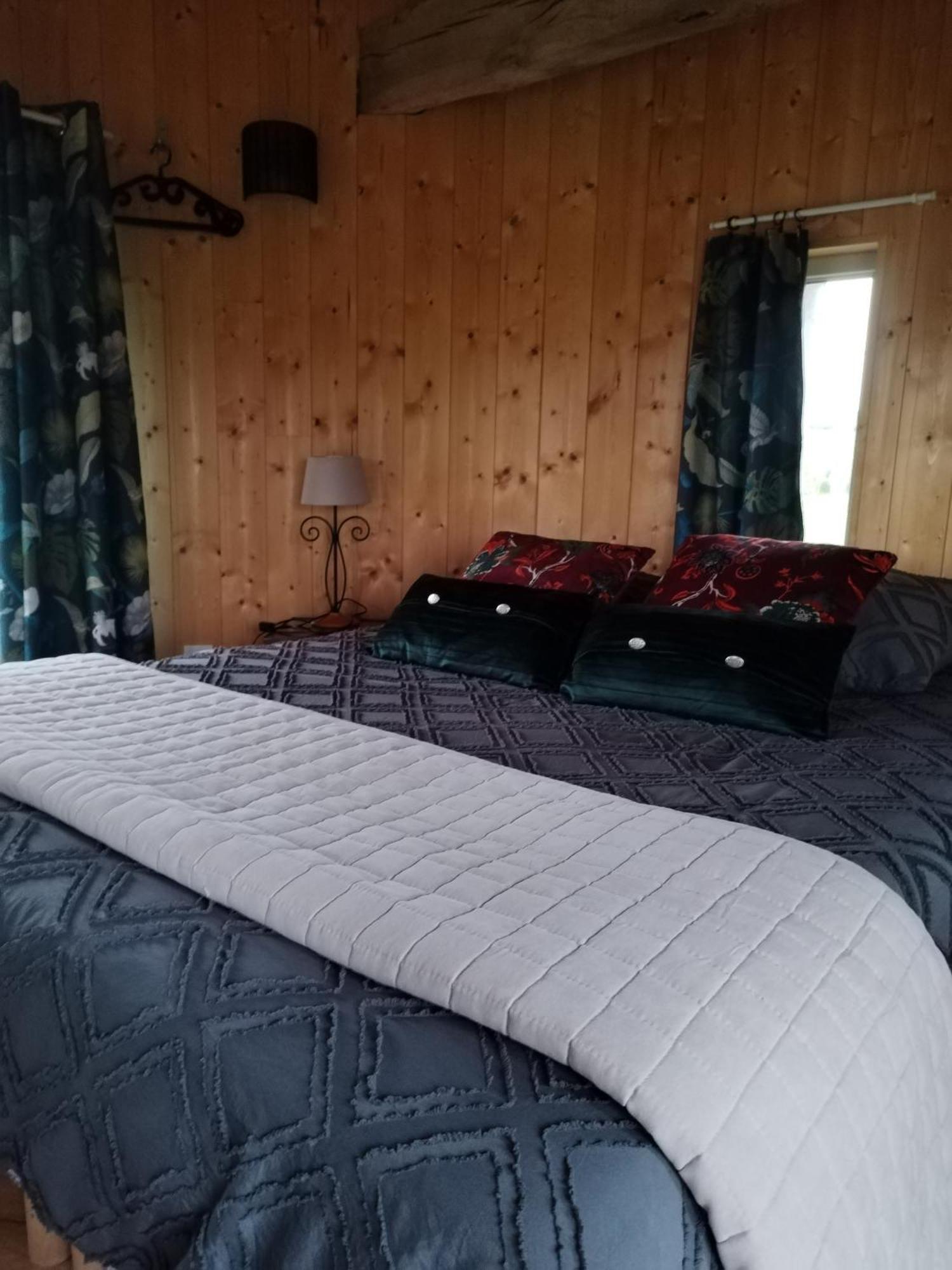 La Tour De Ver Gite Atypique Possibilite Table D'Hotes Sur Reservation Luaran gambar